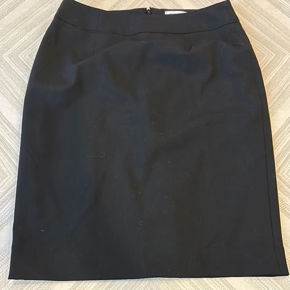Calvin Klein Black Elegant Black Pencil Skirt - Size 2
